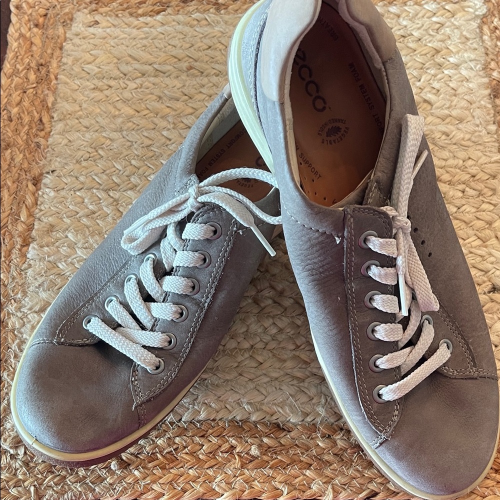 Ecco Women's Gray Leather Sneakers